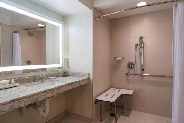 Renaissance Baton Rouge Hotel image 16