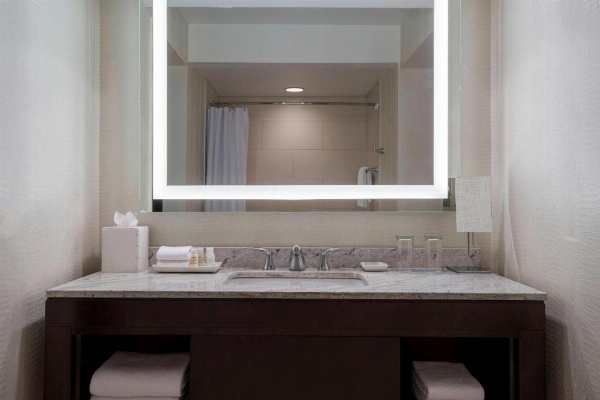 Renaissance Baton Rouge Hotel image 20